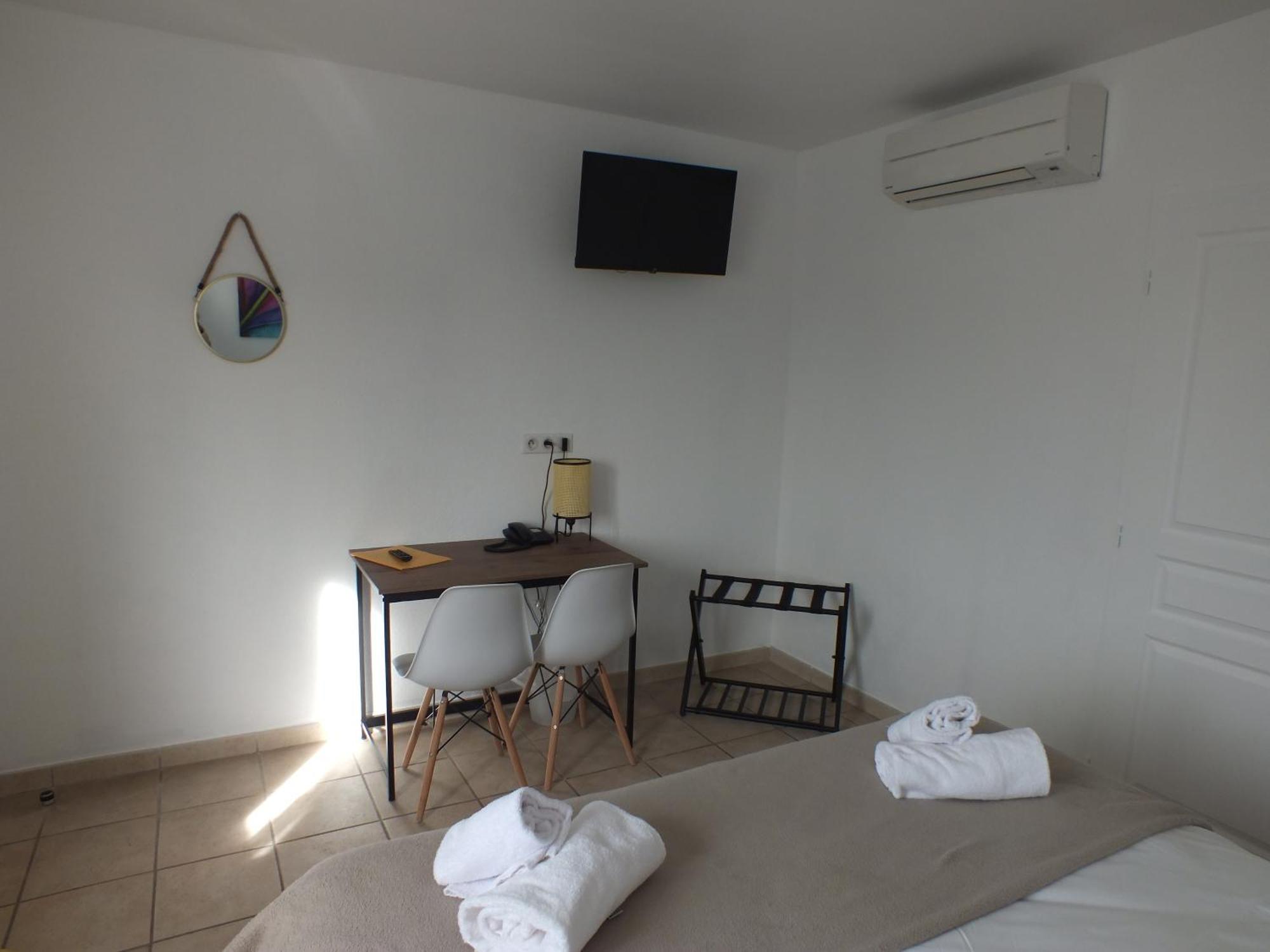 Logis Hotel Restaurant Le Clos Saint Loup Bram Εξωτερικό φωτογραφία