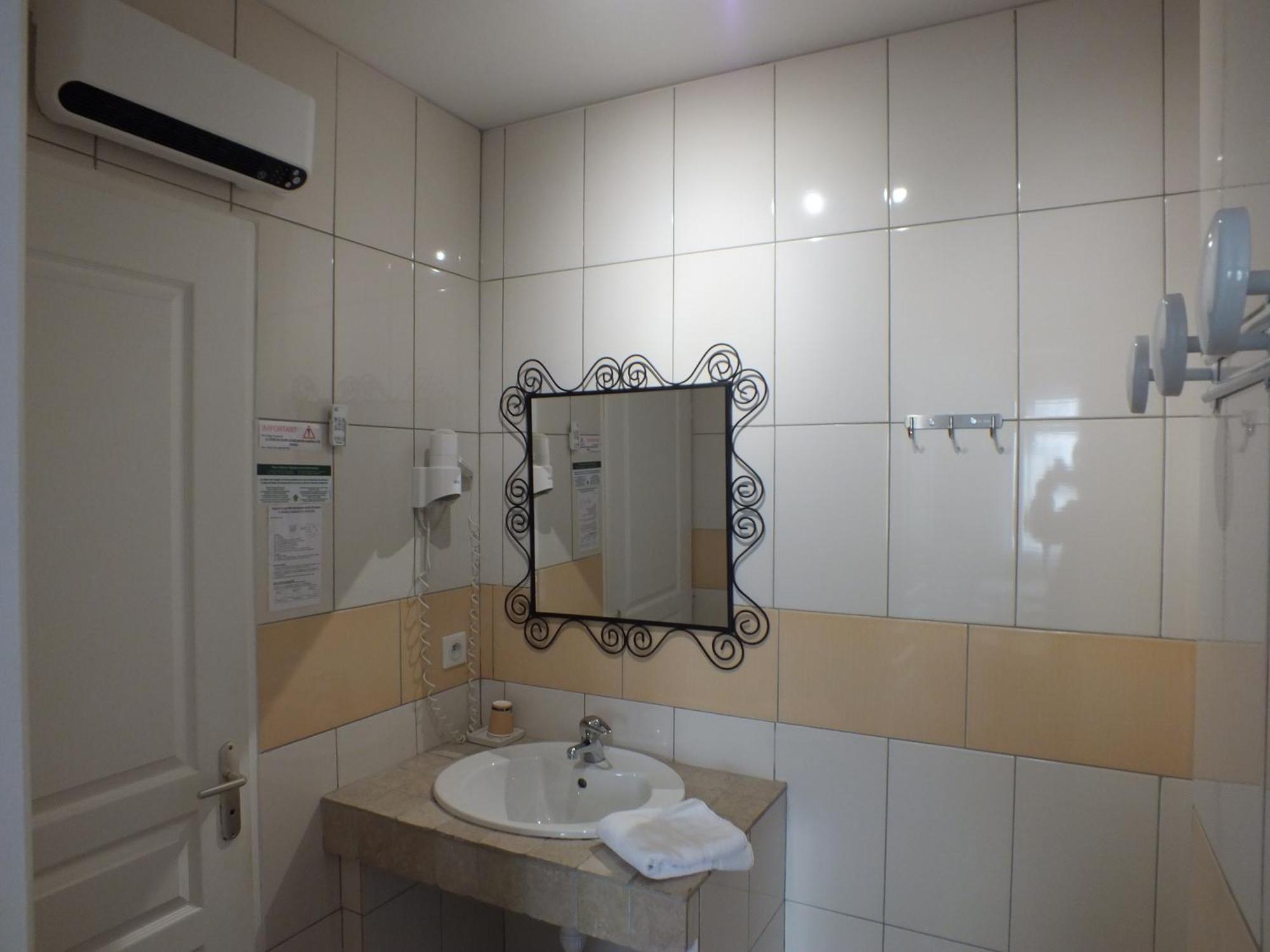 Logis Hotel Restaurant Le Clos Saint Loup Bram Εξωτερικό φωτογραφία